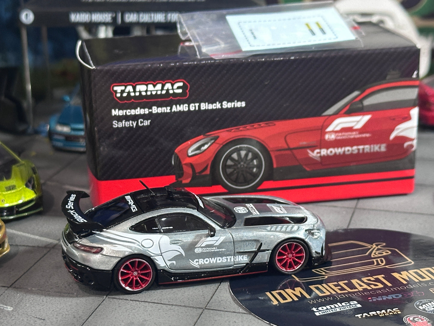 [Chase] Tarmac Works Global 64 Mercedes-Benz AMG GT Black Series Safety Car T64G-042-SC