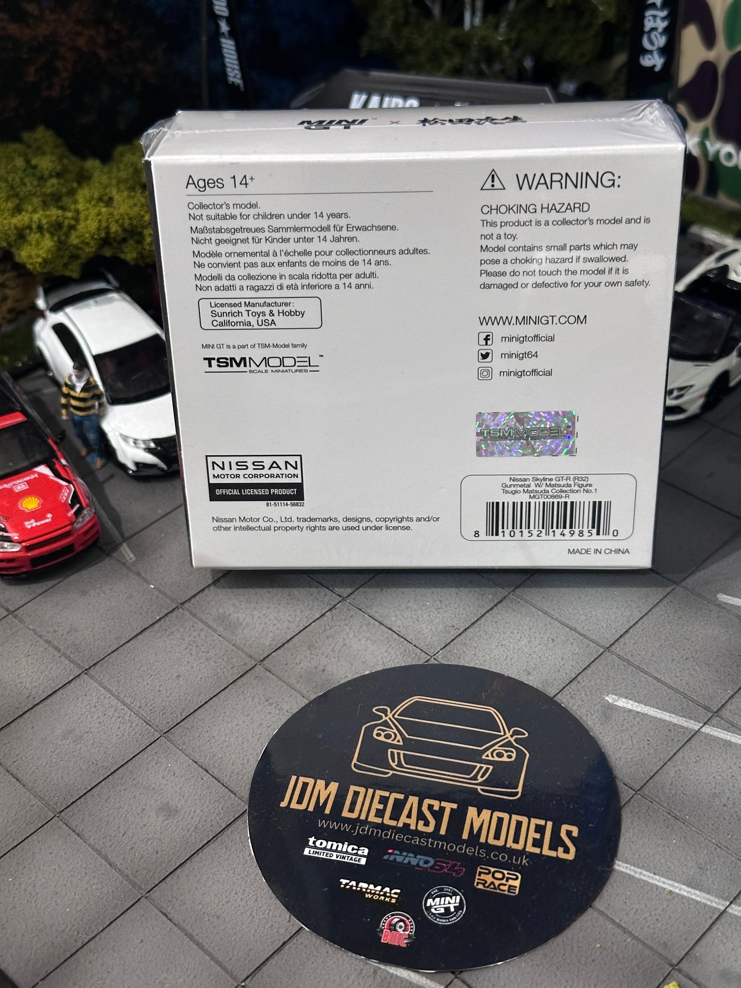 Mini GT Nissan Skyline GT-R (R32) with Matsuda Figure Tsugio Matsuda Collection (Gunmetal) MGT00869