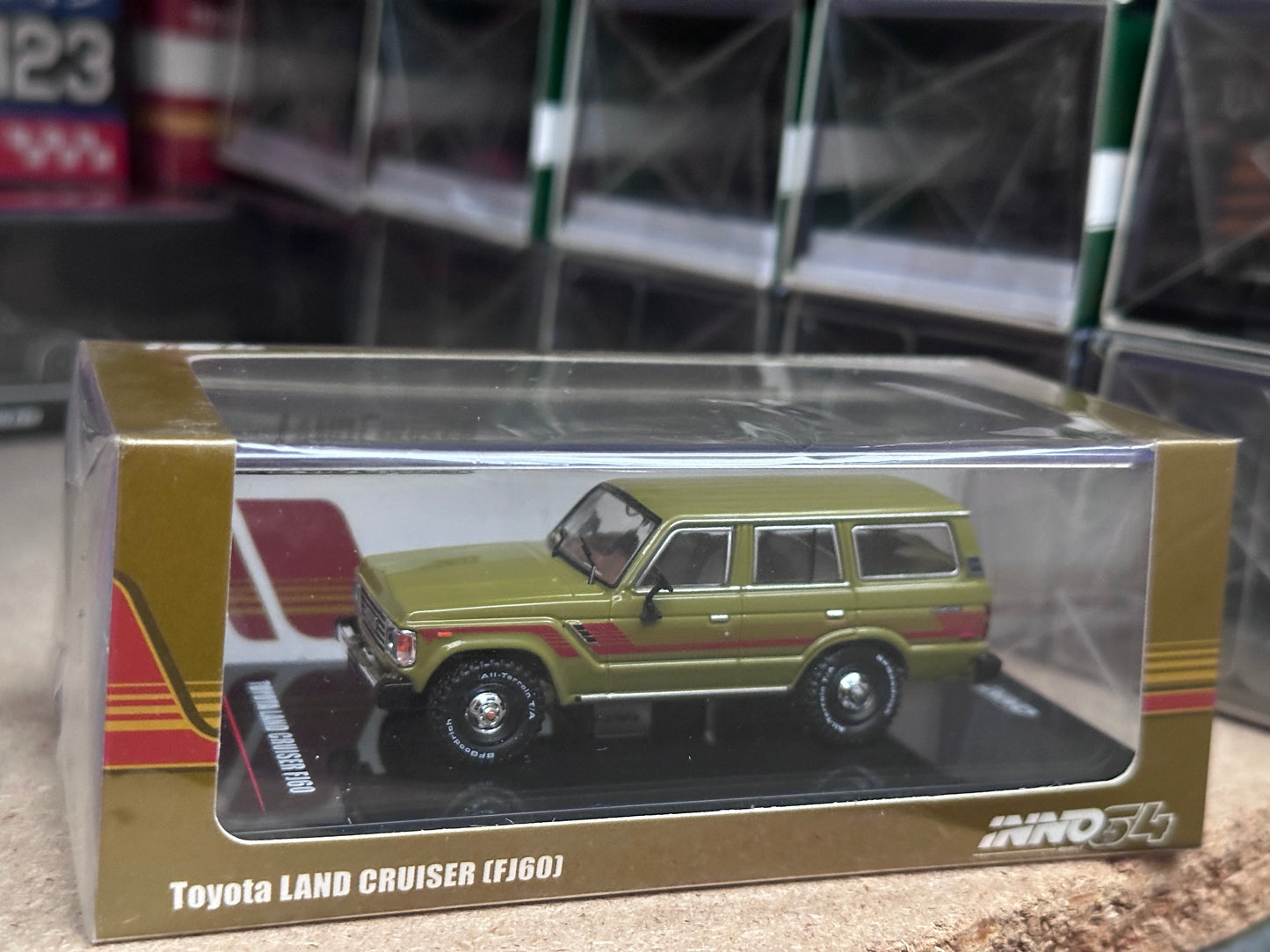 Inno Models Inno64 Toyota Land Cruiser (FJ60) Olive Green