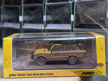 Inno64 Range Rover "Classic" with dust effect / Camel Trophy 1982 with tool box and oil containers IN64-RRC-CT82DE