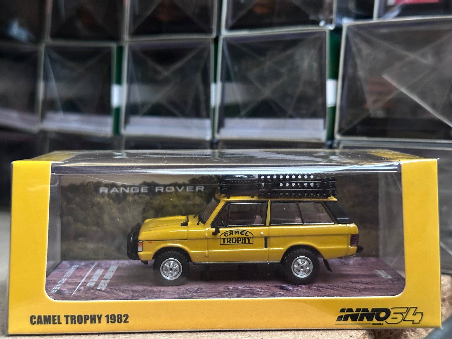 Inno64 Range Rover "Classic" / Camel Trophy 1982 with tool box and oil containers IN64-RRC-CT82