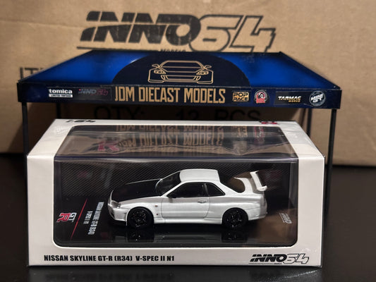 Inno64 Nissan Skyline GT-R (R34) V-Spec II N1 (White with Carbon Hood) IN64-R34VS-WHI