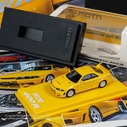 Kyosho Nissan Skyline Nismo 400R yellow with Magazine and MOTN base