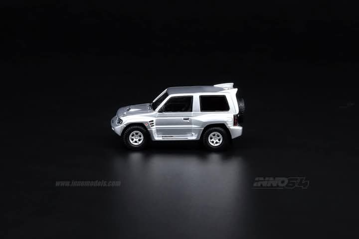 INNO64 Mitsubishi Pajero Evolution Silver IN64-EVOP-SL