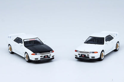 Inno64 Nissan Skyline GTR R32 Crystal White With Extra Wheels And Extra Decals IN64-R32-WHI